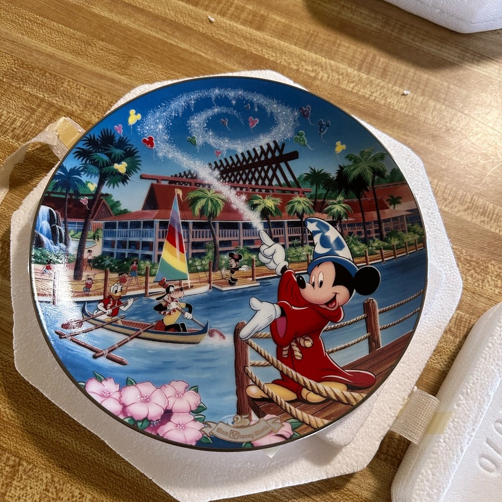 Disney Mickey South Seas Paradise Polynesian Resort